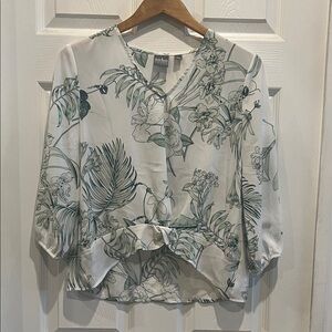 Soho New York and Company Botanical Print Hi-Low Blouse - Green and White